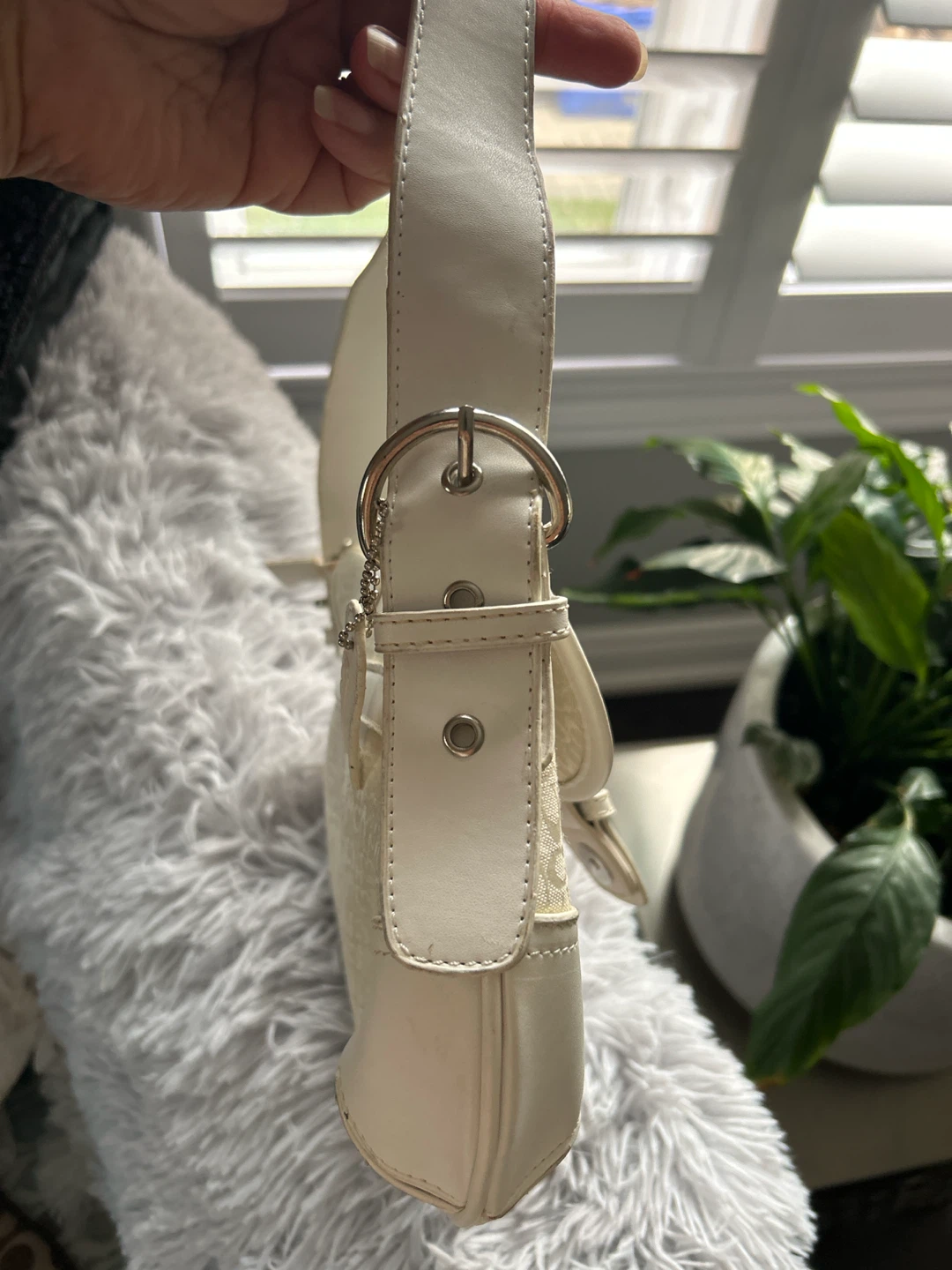 Coach White Signature Shoulder Bag - photo 3