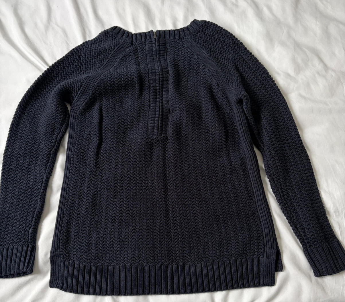 DH Navy Blue Textured Knit Sweater Fit for Small to Medium - photo 2