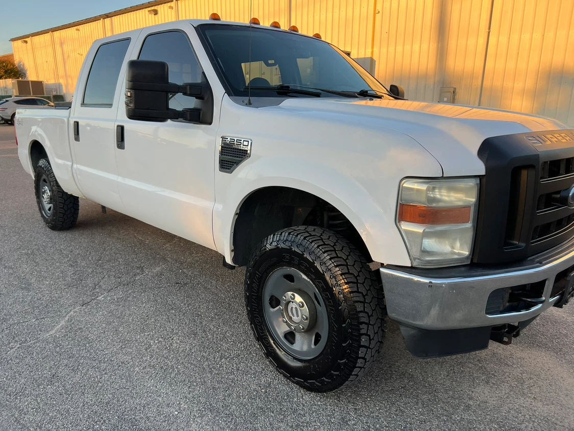 2008 Ford F250 super duty crew cab pick up truck - photo 2