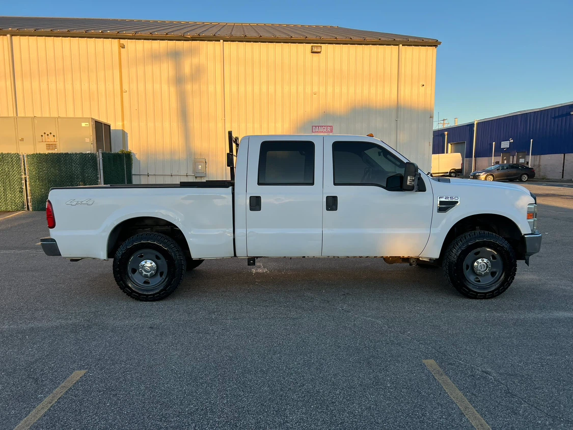 2008 Ford F250 super duty crew cab pick up truck - photo 4