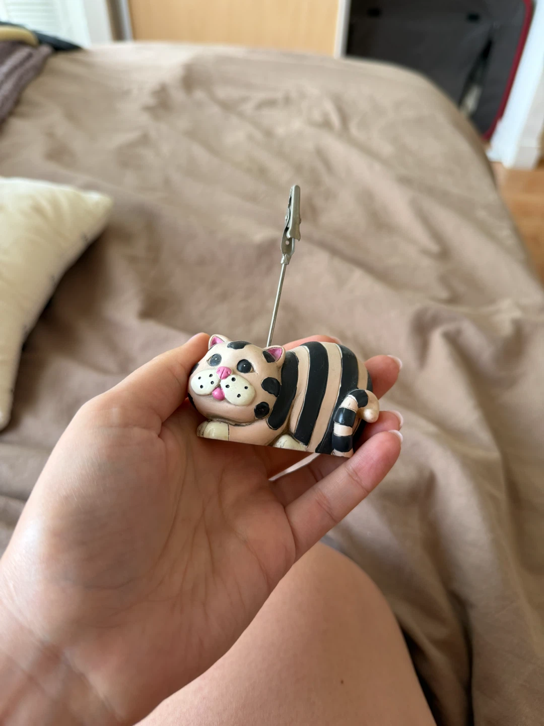 Cat Photo or Memo Holder