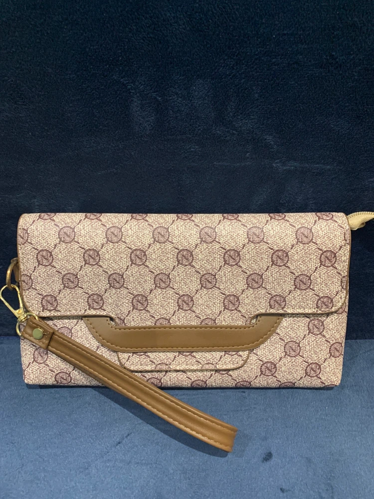 N-pattern Clutch Wristlet