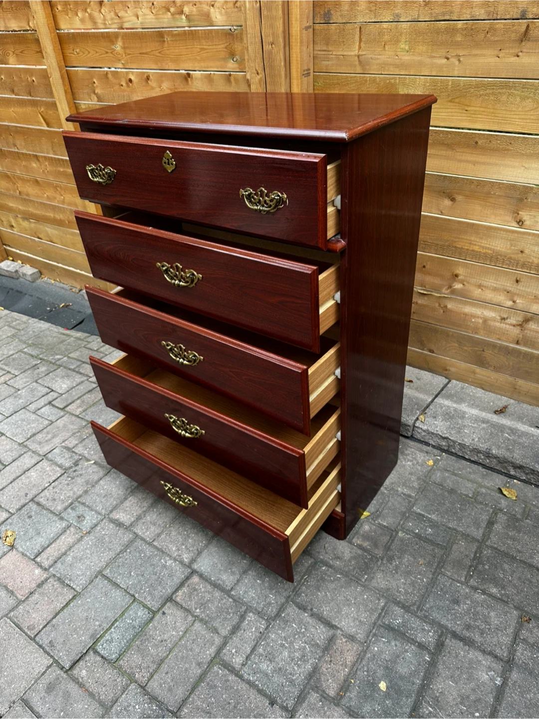 Vintage solid‑wood 5‑drawer dresser — great condition - photo 2