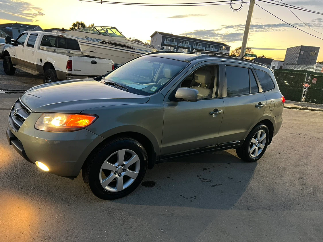 2009 Hyundai Santa Fe SUV 4 x 4 Runs beautiful