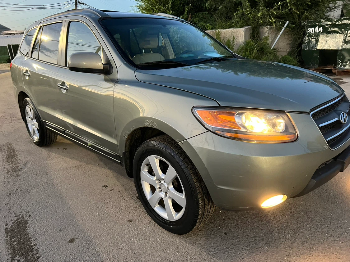 2009 Hyundai Santa Fe SUV 4 x 4 Runs beautiful - photo 2