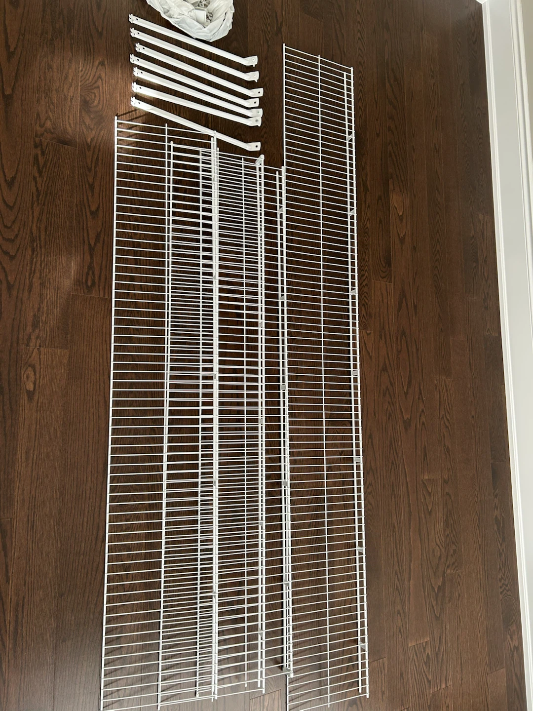 4 White wire shelving set