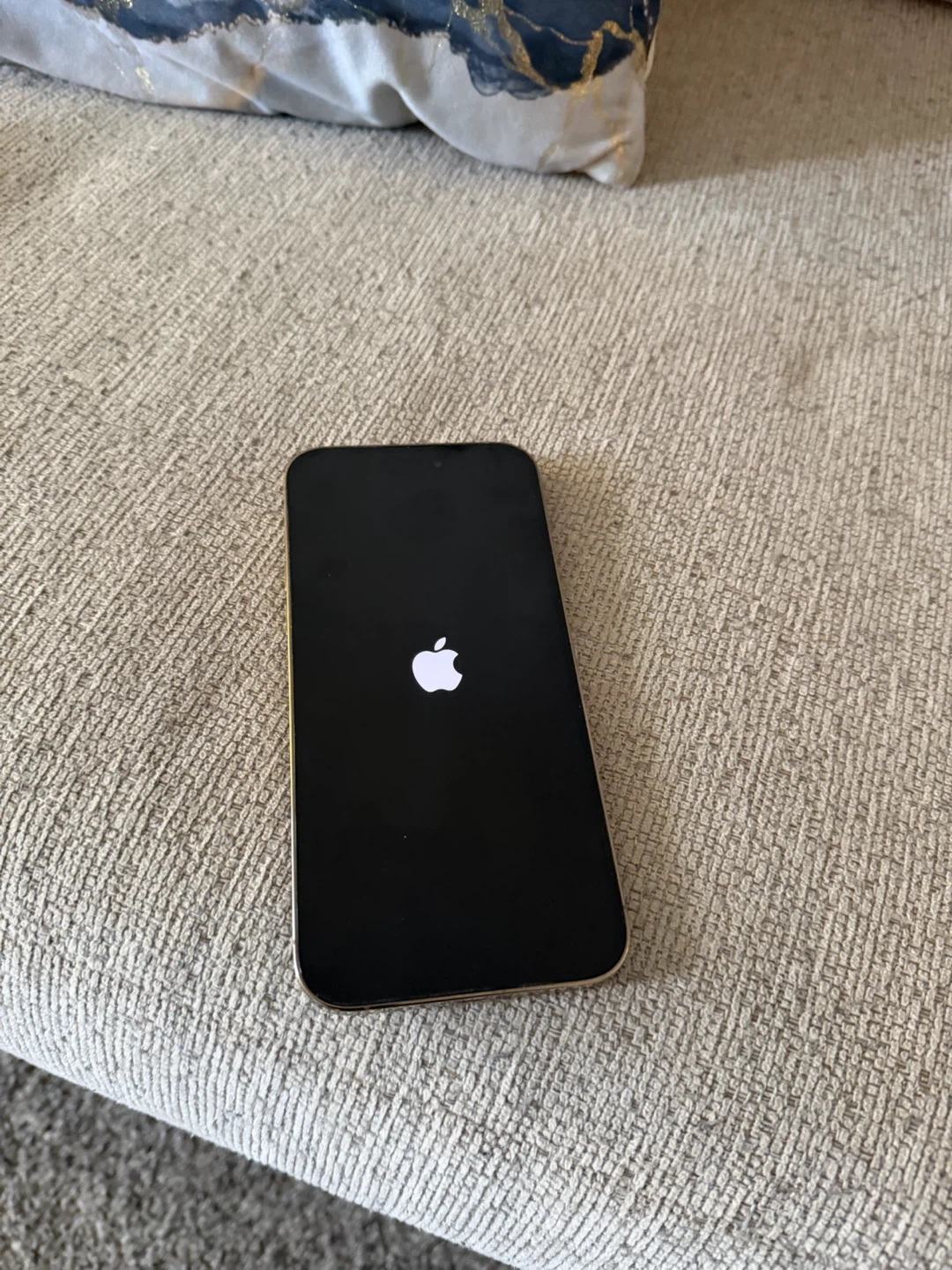 iPhone 14 Pro Max - photo 2