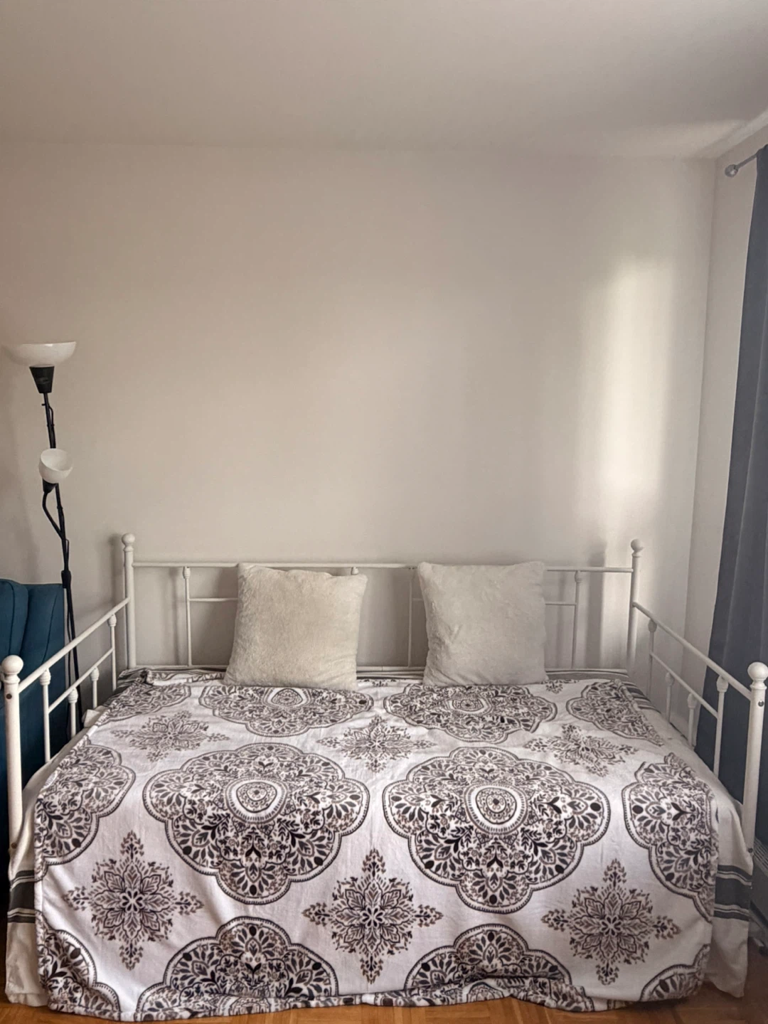 White Metal Daybed