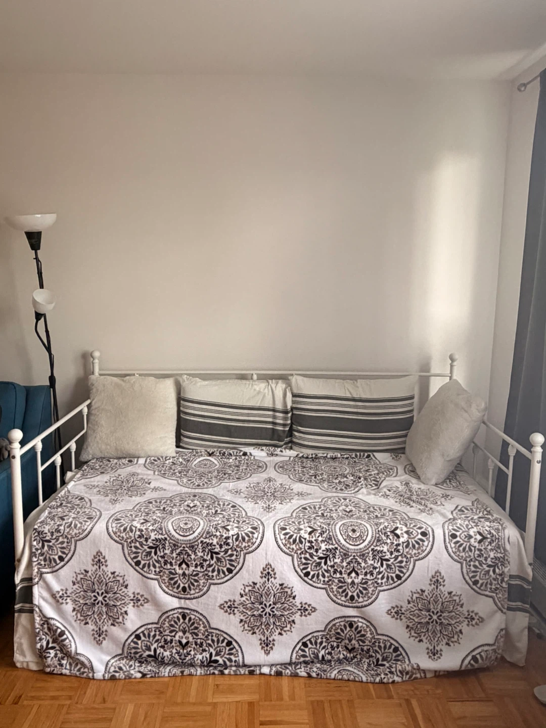 White Metal Daybed - photo 2