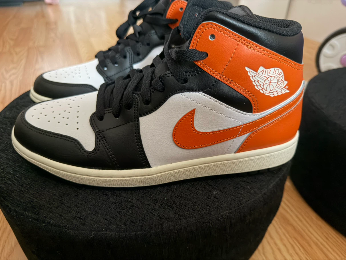 Air Jordan 1 Mid Starfish Black White size 8.5 - photo 2