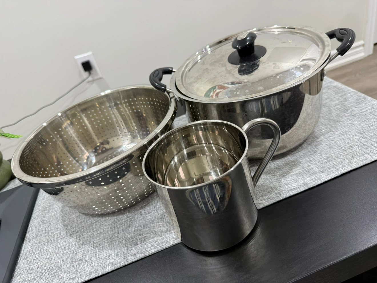 Moving Sale – Kitchen Cookware & Utensils Bundle