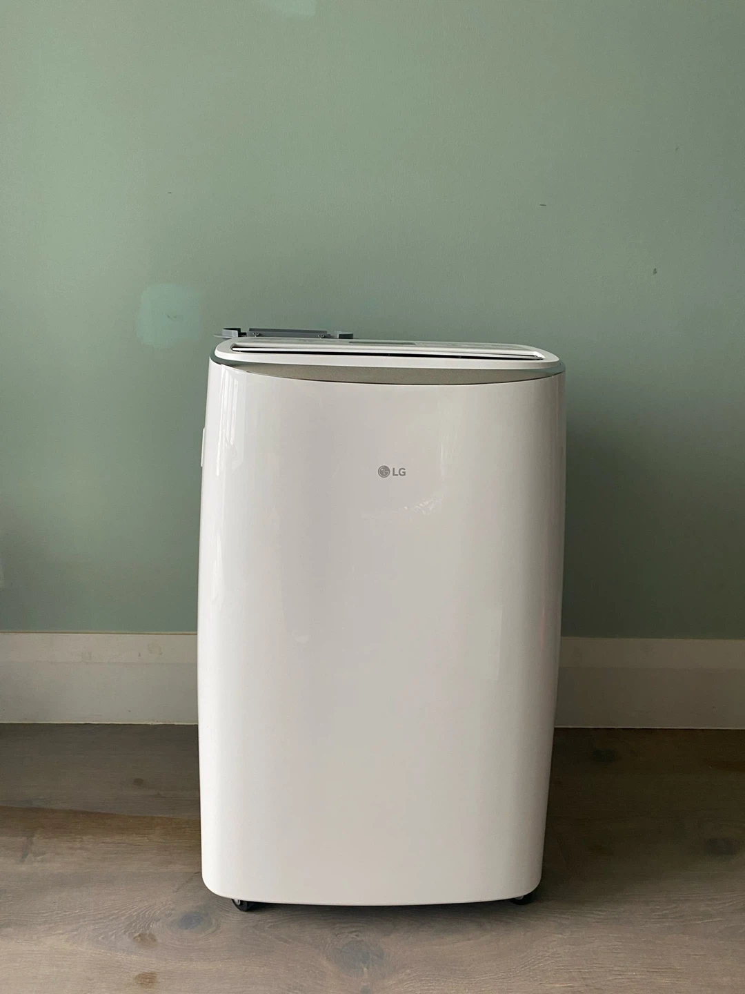 LG Smart Portable Air Conditioner - photo 2