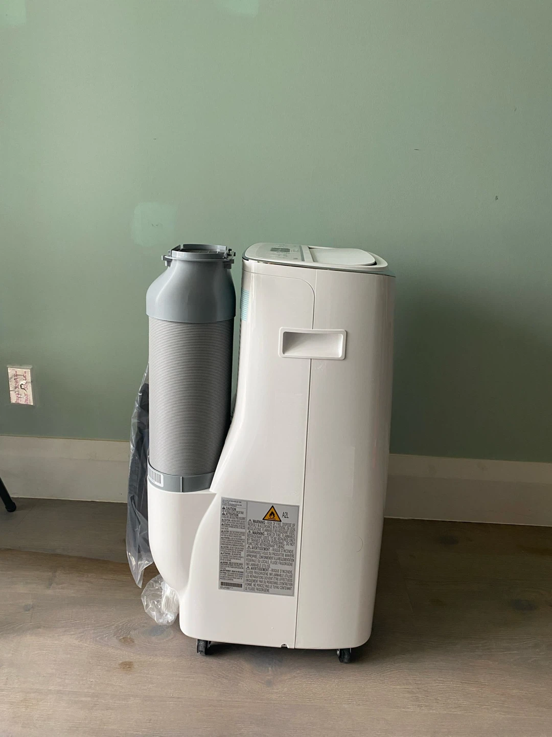LG Smart Portable Air Conditioner - photo 3