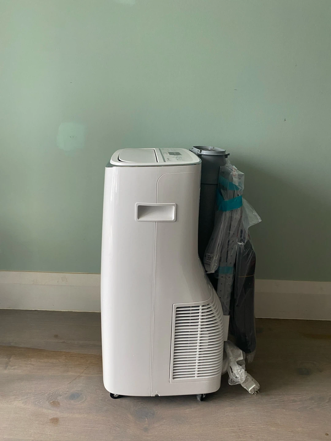 LG Smart Portable Air Conditioner - photo 5