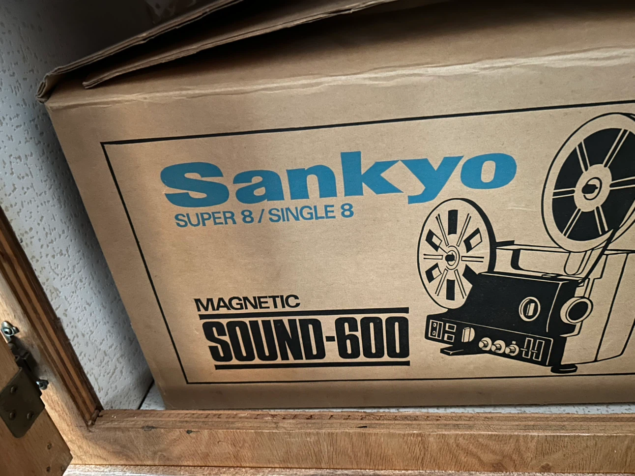 Sankyo Sound-600 Projector and Da-Lite Screen - photo 2