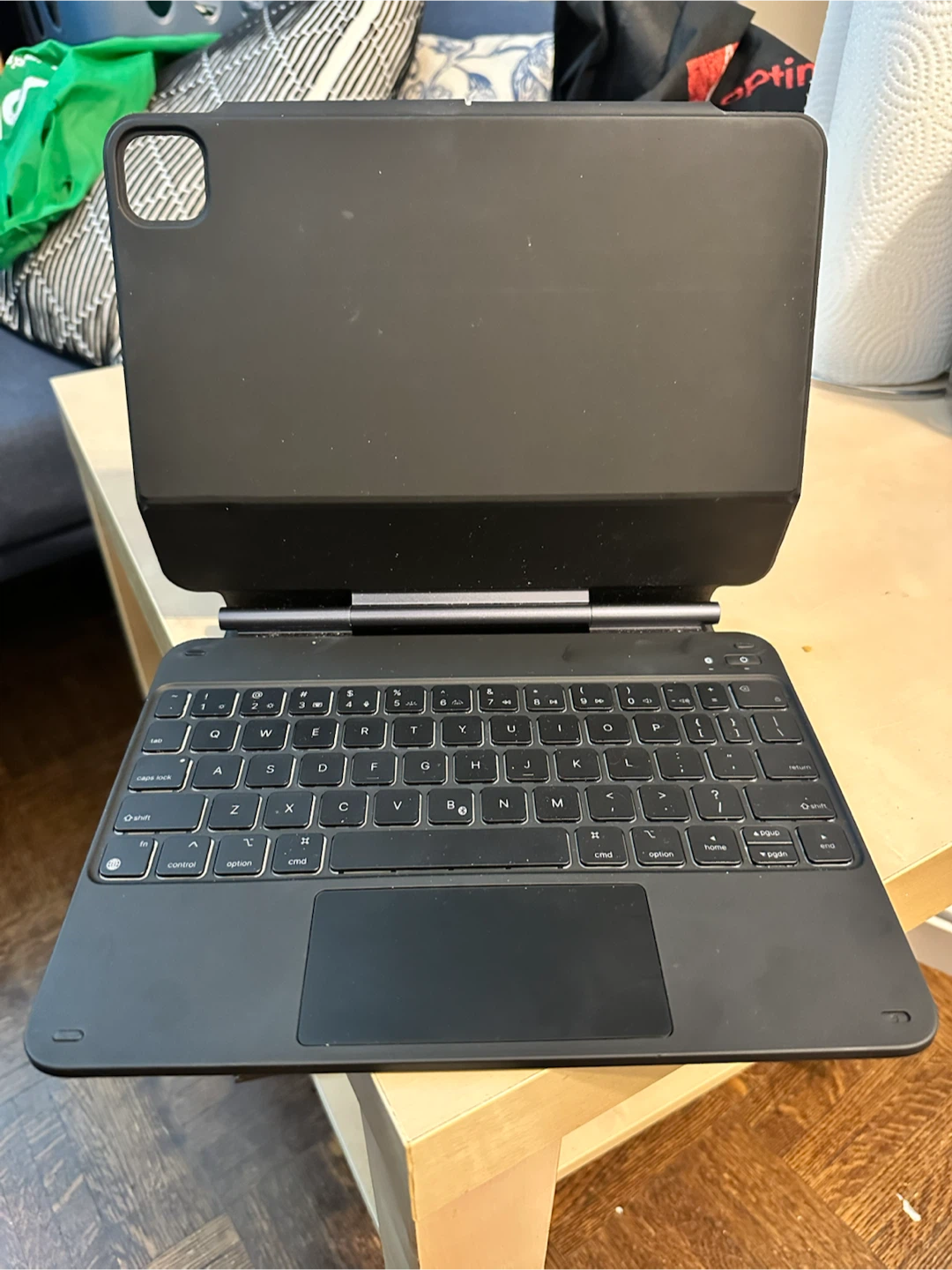 ESR Rebound Magnetic Keyboard Case for iPad 11’