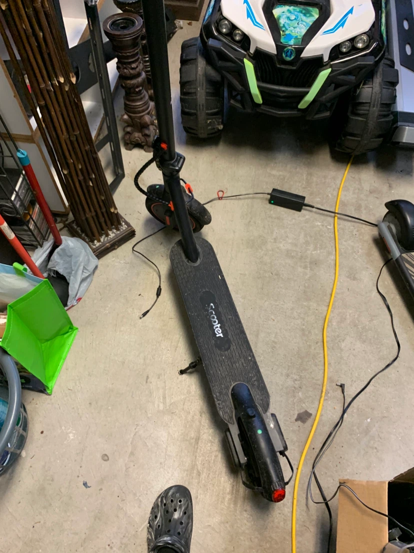 Electric Scooter – Needs Rear Tire/Tube Repair