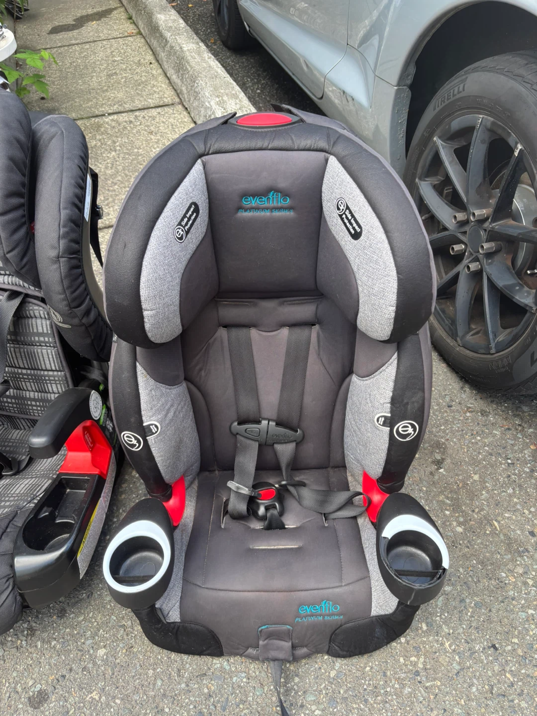 Car seat for kids 30 dollars each - photo 2