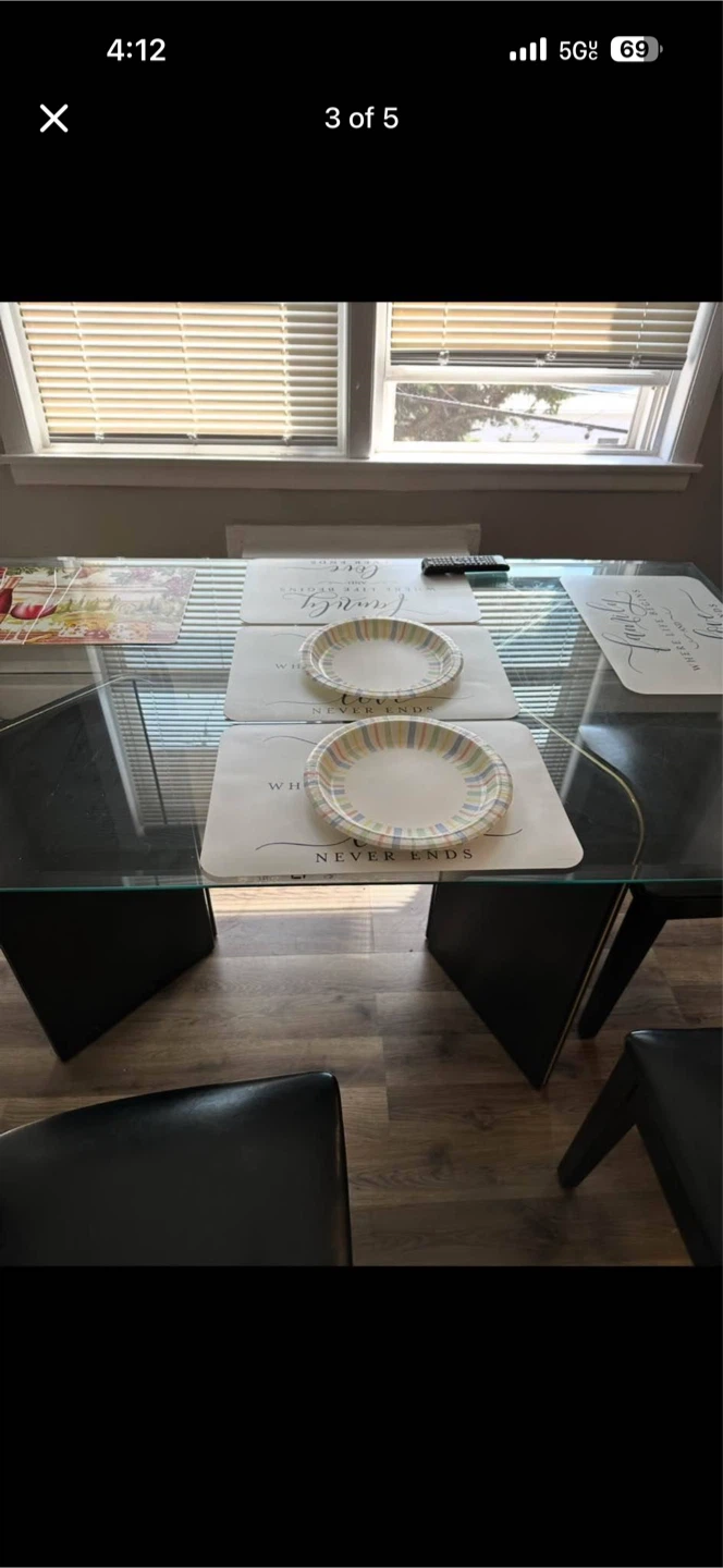 Dinning room table and recliner sofa power - photo 3