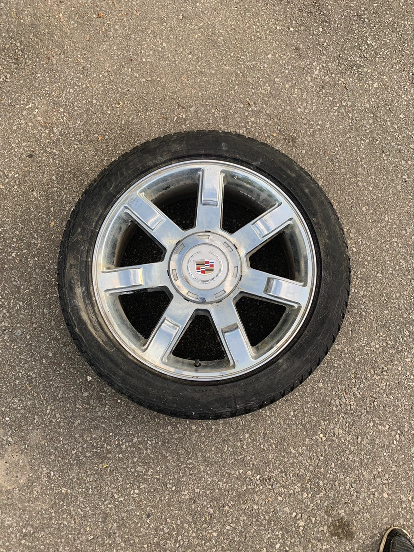 Cadillac Chrome Wheel and Tire