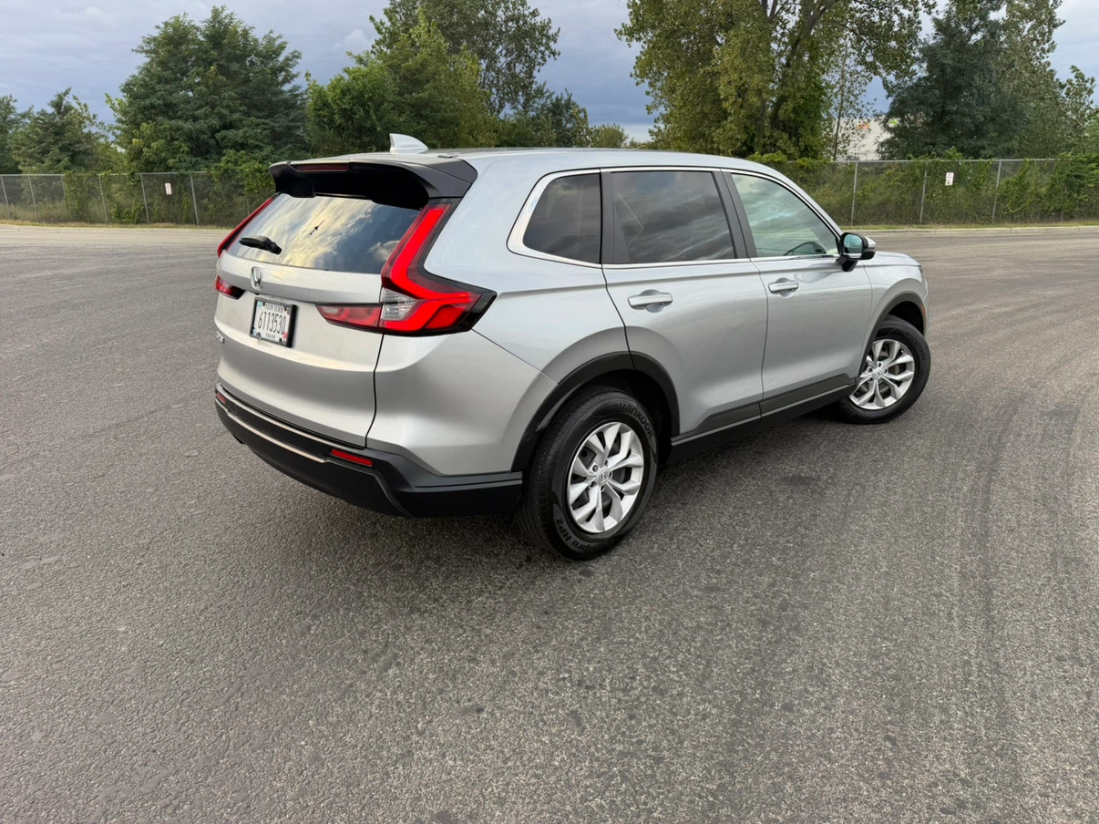 Silver Honda CR-V SUV - photo 3