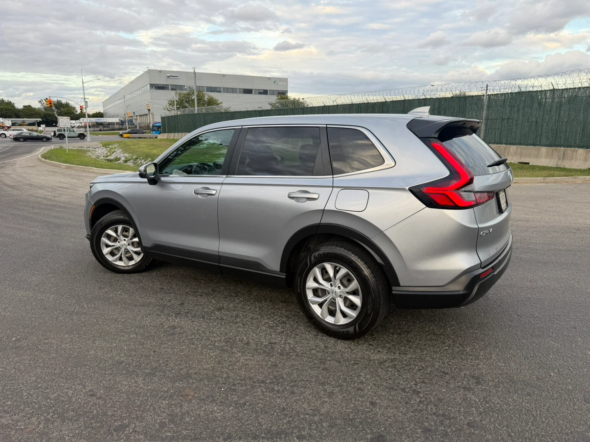 Silver Honda CR-V SUV - photo 4