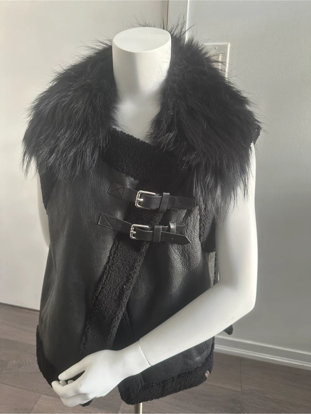 RUDSAK Black Leather Shearling Vest – Size S - photo 3