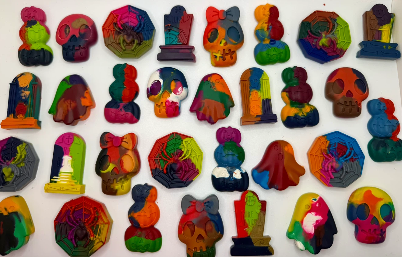 TMK Creates Halloween Crayons - photo 3