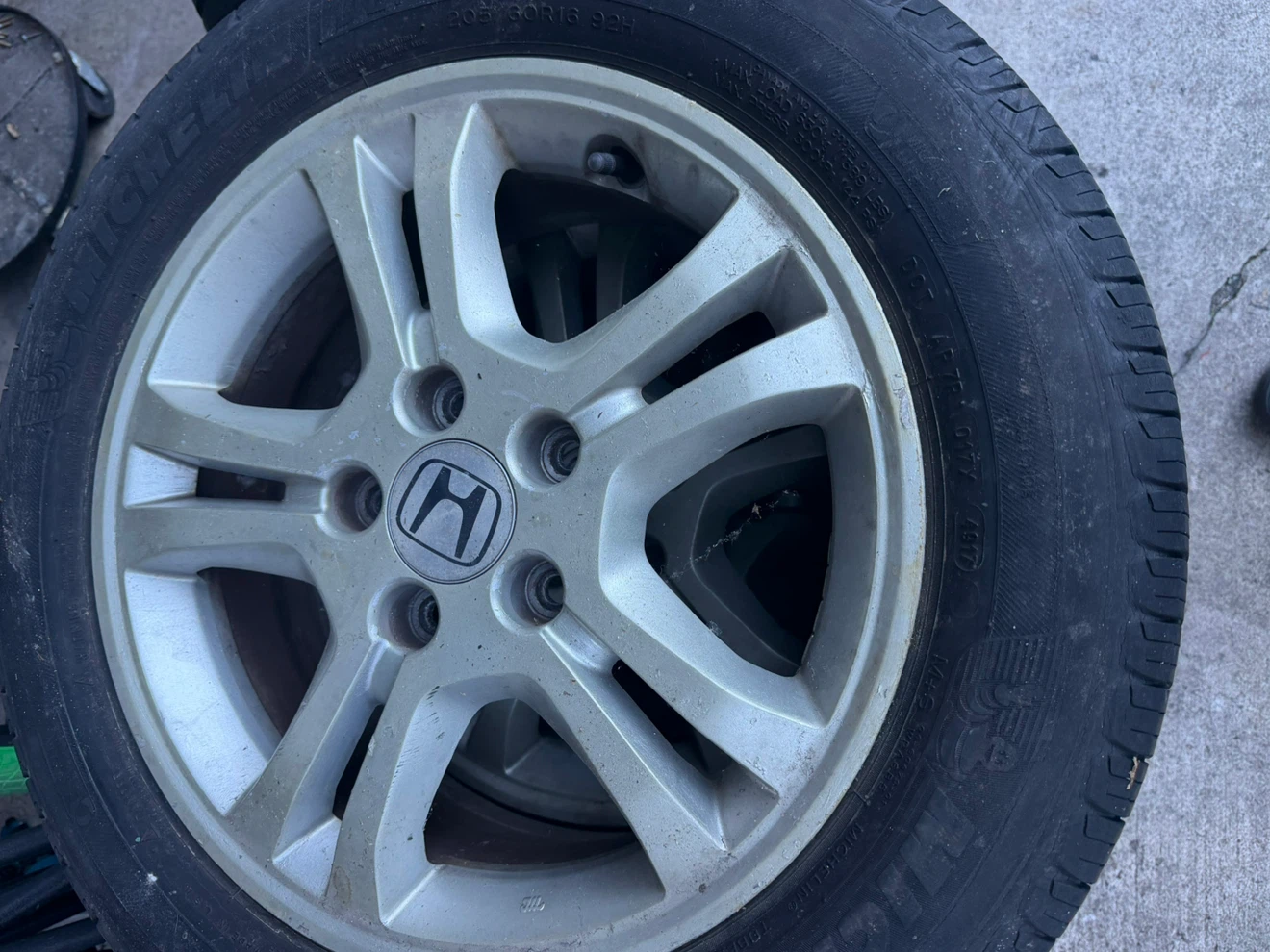 Set of 4 Michelin Tires with Honda Rims - photo 2