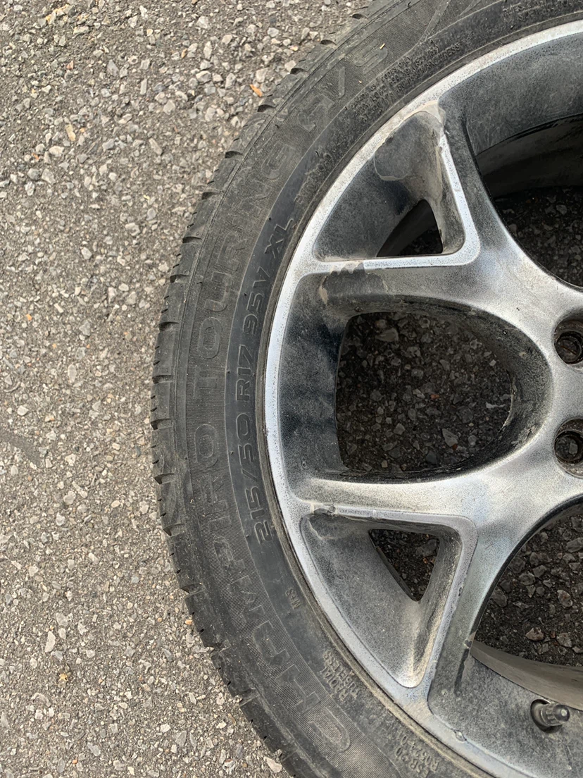 Ford Alloy Wheel and Tire 215/50 R17 - photo 2