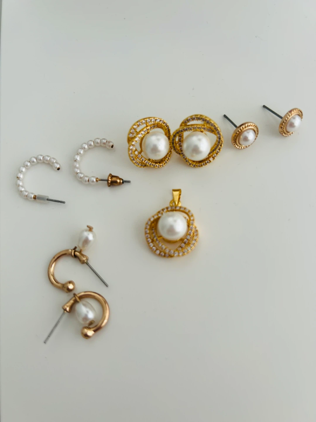 Assorted Gold-Tone Faux Pearl Jewelry Set