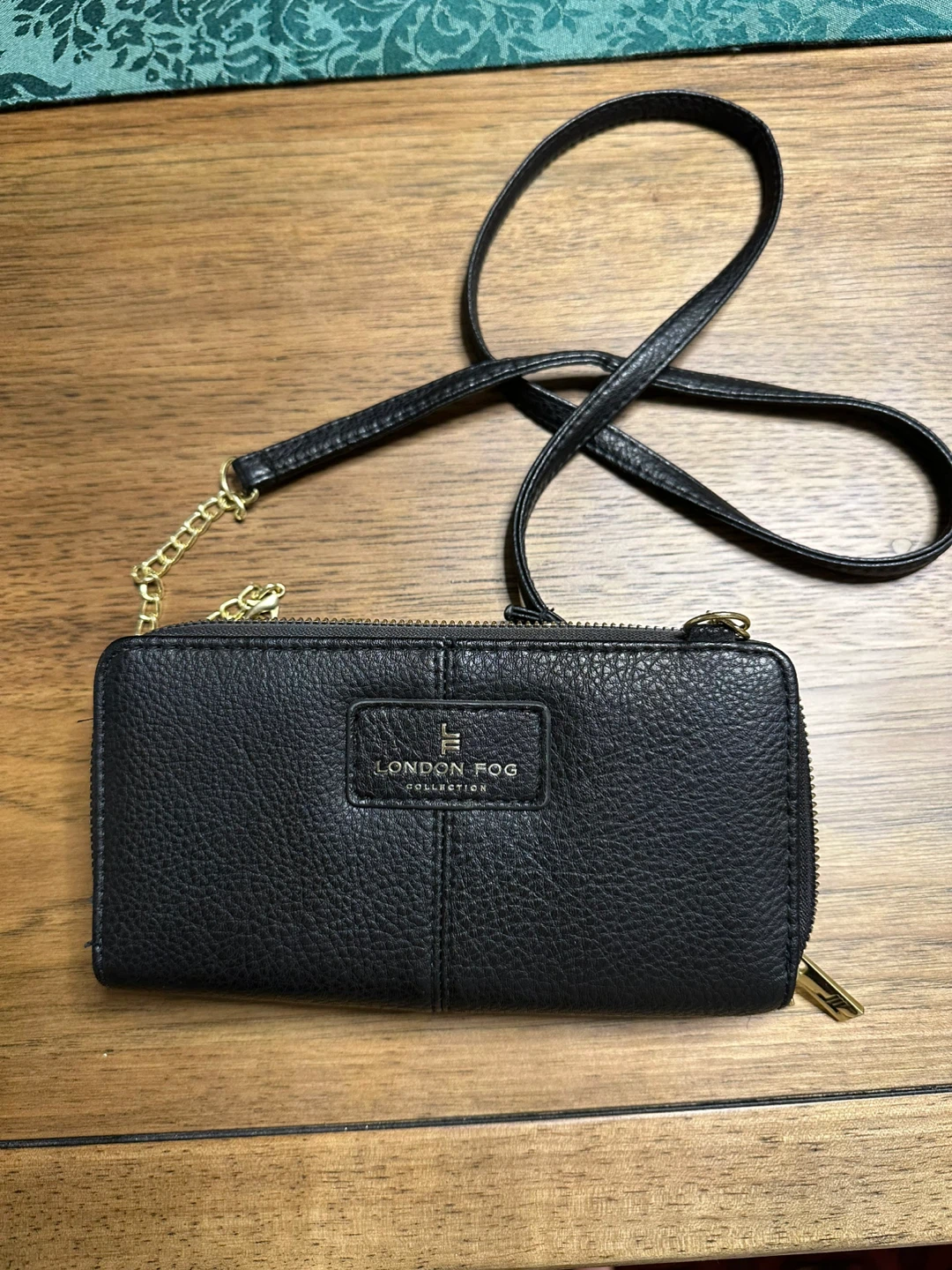 London Fog Black Crossbody Wallet – Fits Phone! - photo 2