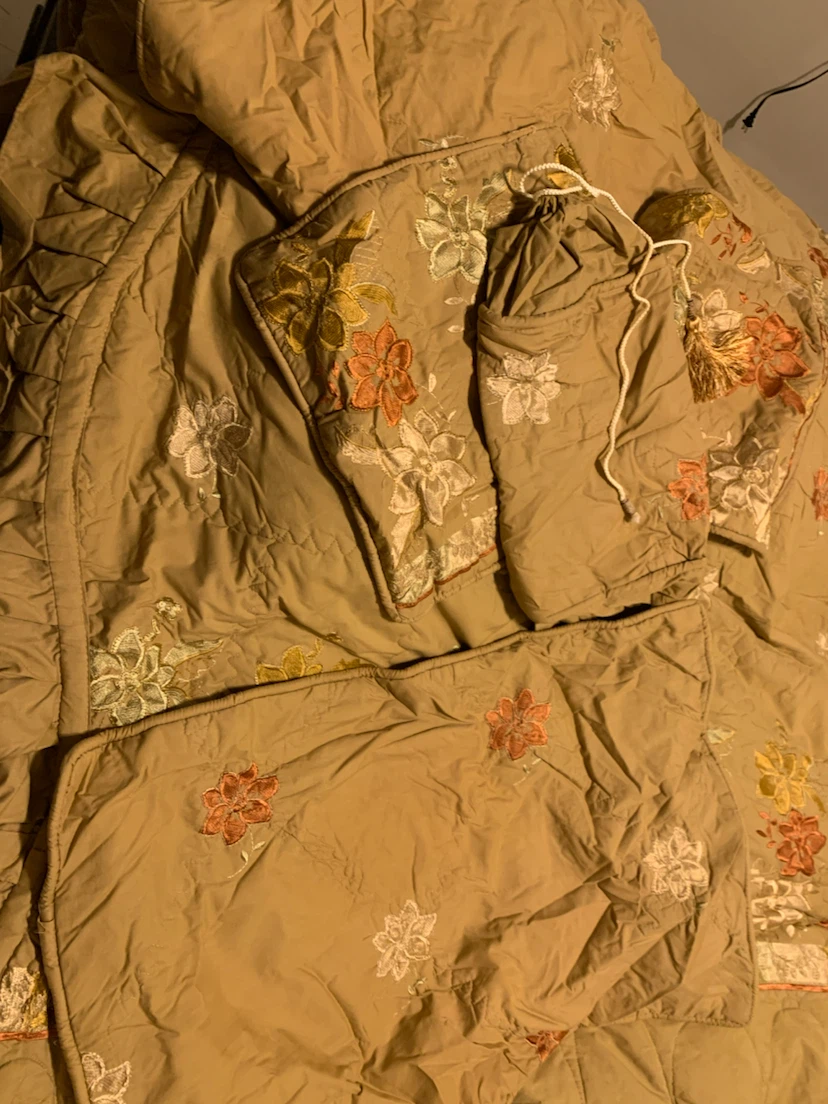 Embroidered Floral Quilt Set