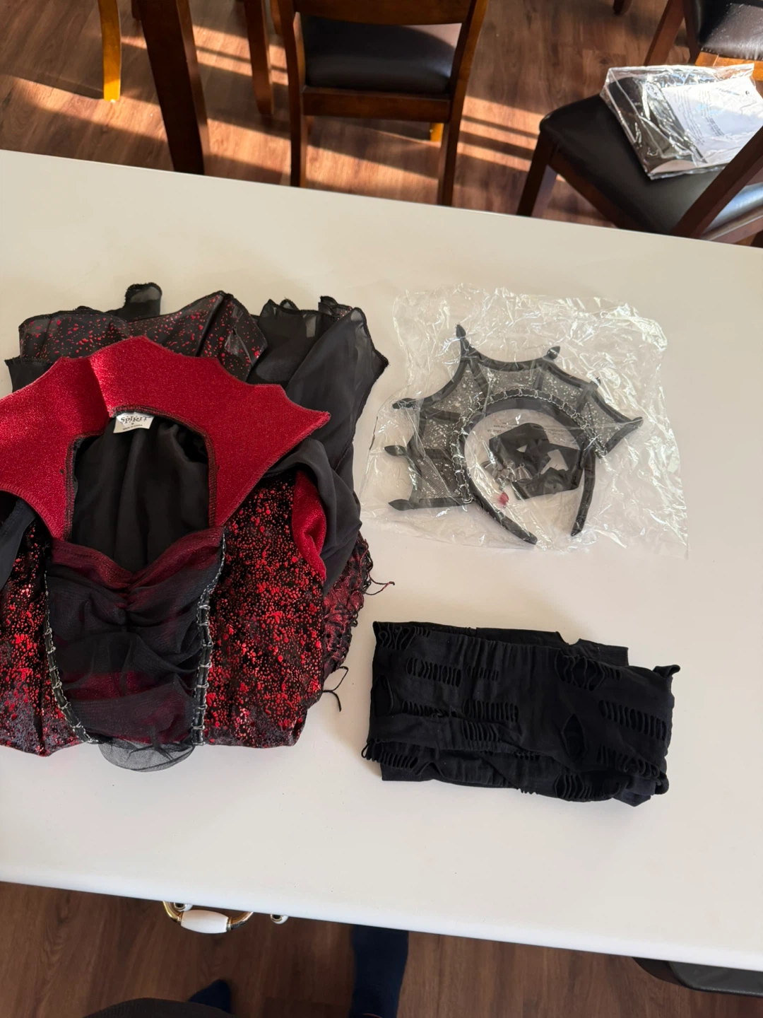Spirit Halloween Dark Beauty Costume Child Medium - photo 4