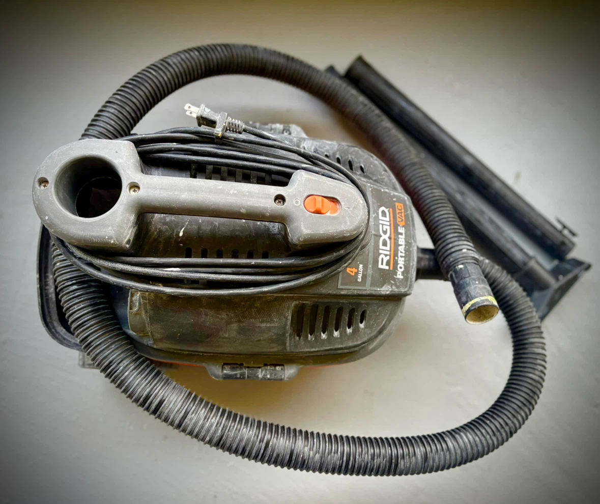 Rigid 4 gallon Shop Vac wet/dry - photo 3