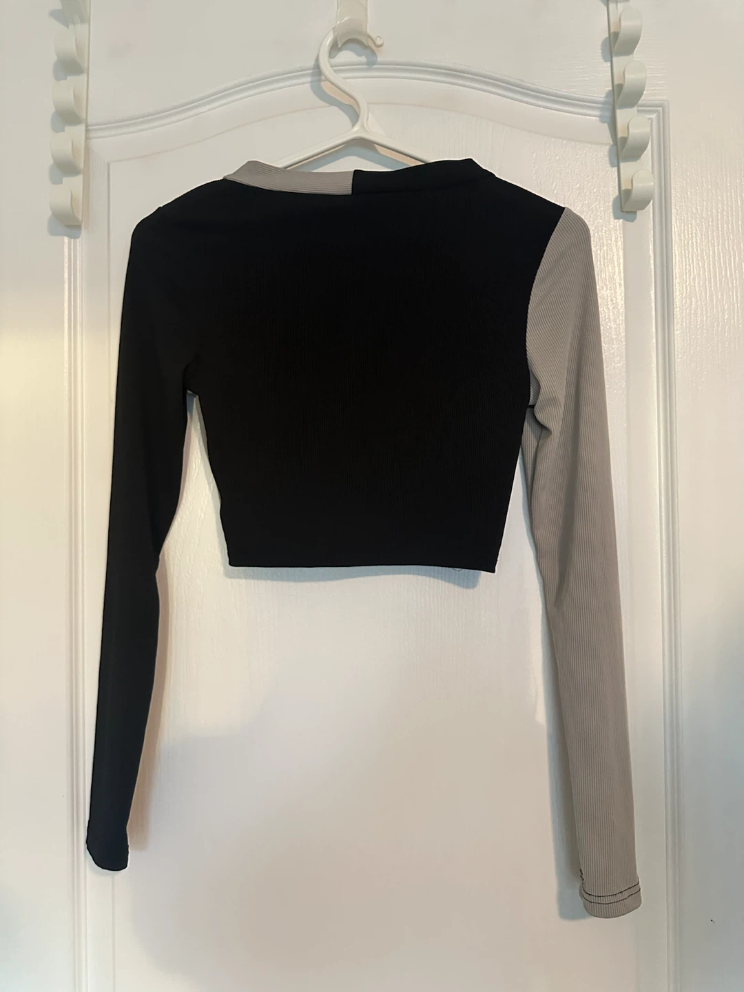 SHEIN Two-Tone Ribbed Crop Top - photo 2