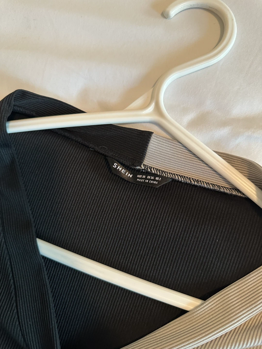 SHEIN Two-Tone Ribbed Crop Top - photo 3
