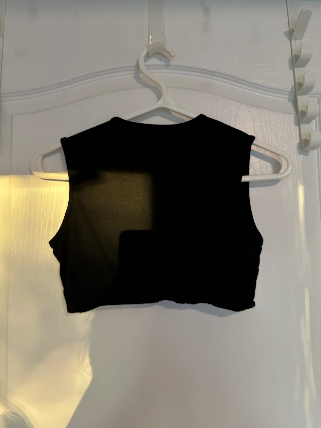 Black sleeveless cropped top - photo 2