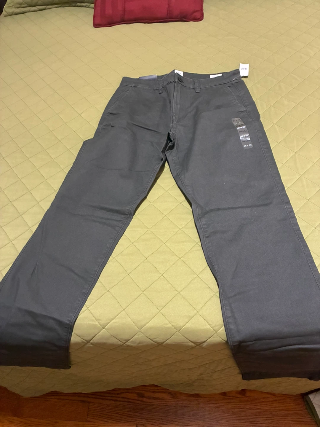 New Gap Essential Khaki Straight Pants 30x32
