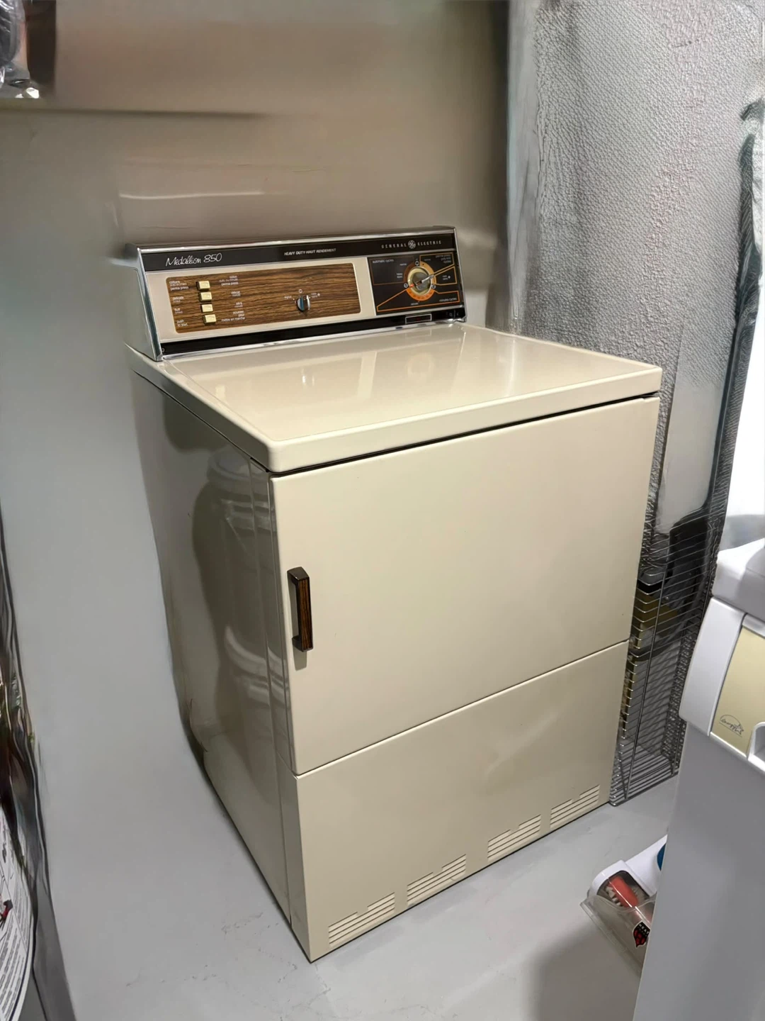 Vintage General Electric Medallion 850 Dryer - photo 2