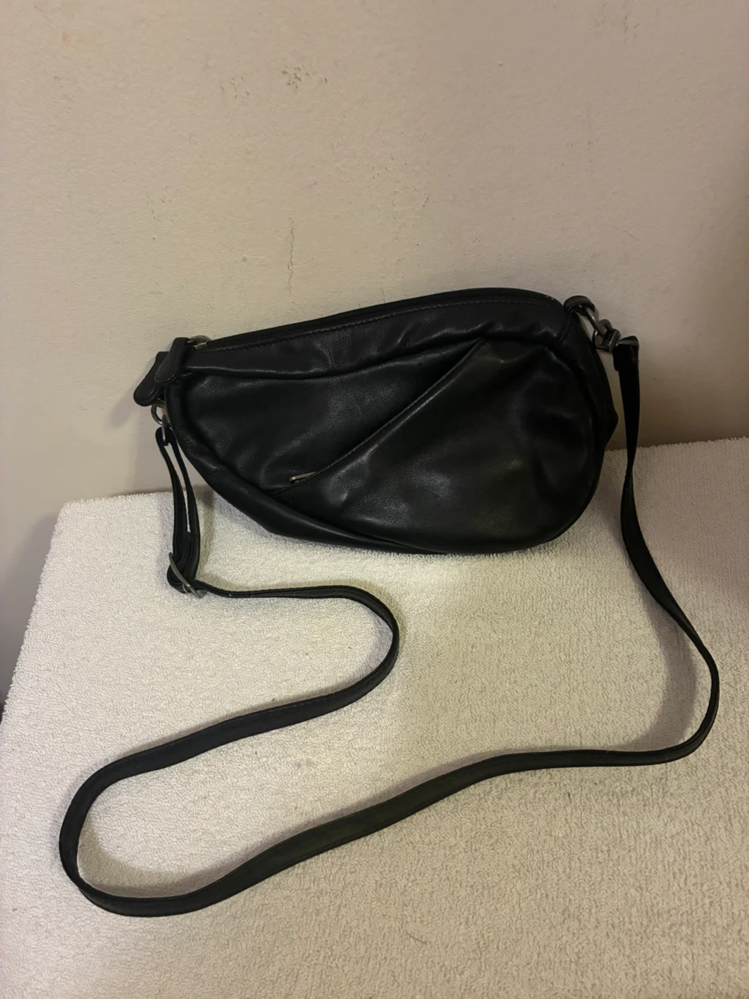 AmeriBag Black Leather Crossbody Purse
