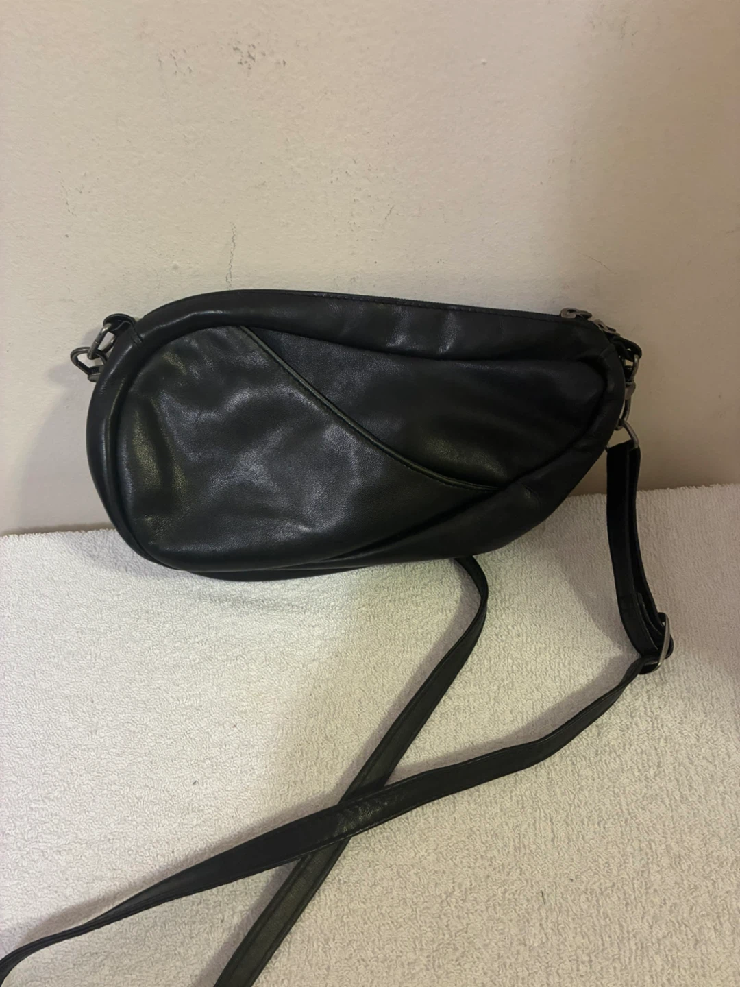 AmeriBag Black Leather Crossbody Purse - photo 2