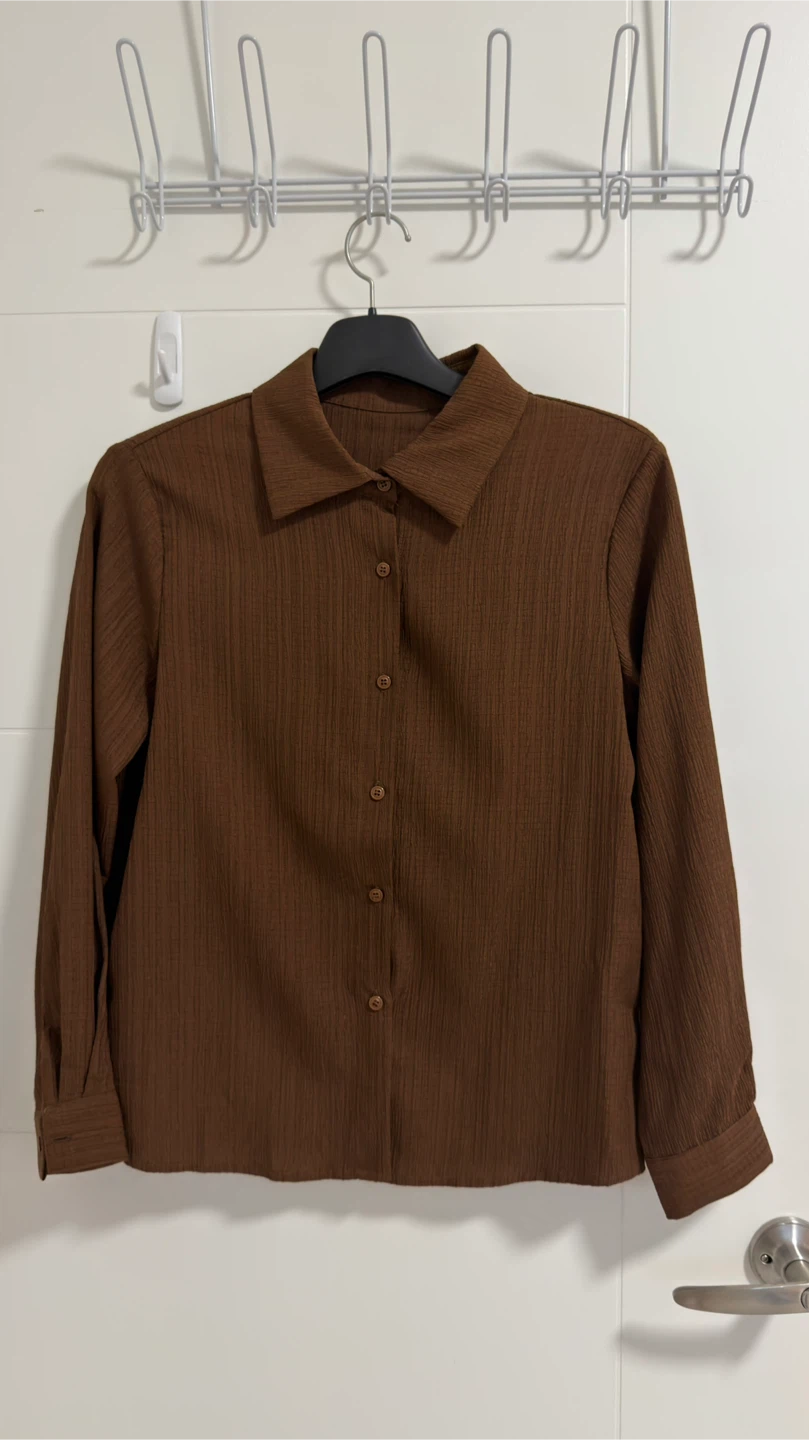 Women’s shirts in brown and beige - photo 2