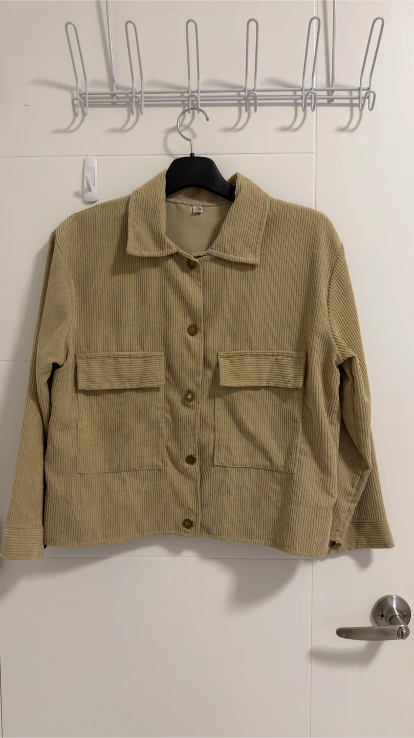 Women’s shirts in brown and beige