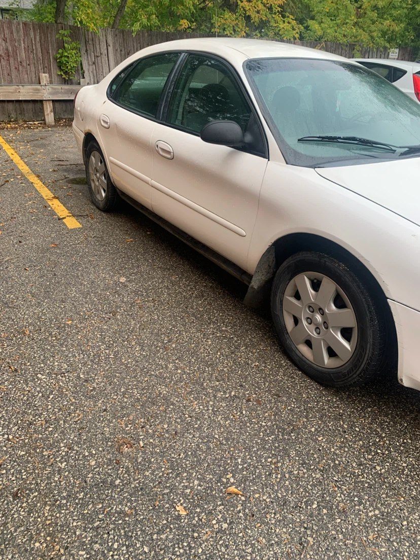 2002 Ford Taurus - photo 2