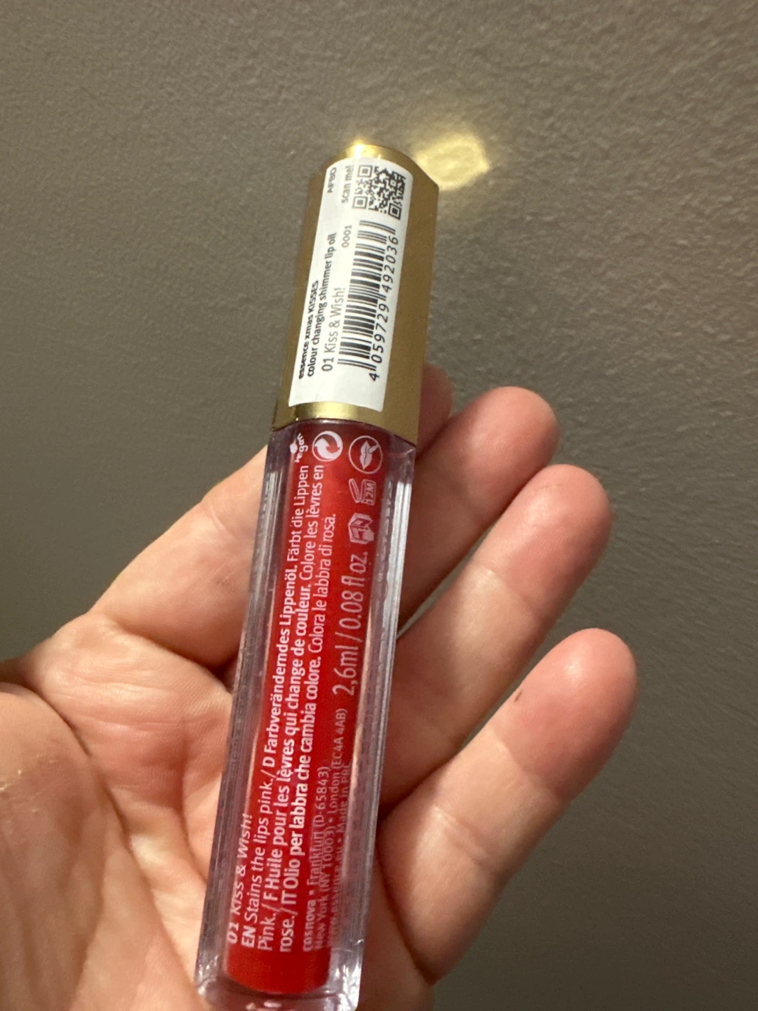 Essence Xmas Kisses Colour Changing Shimmer Lip Oil - photo 2