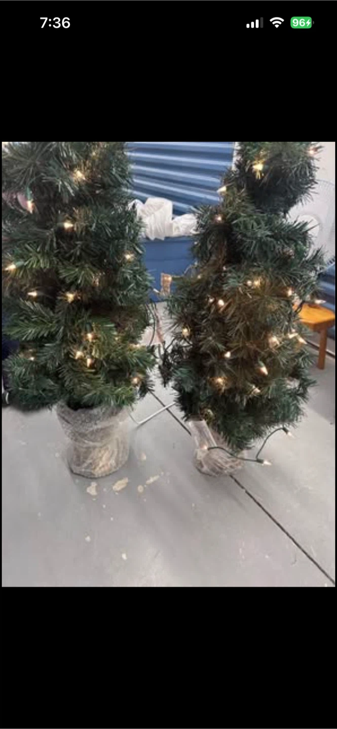 3.5 ‘ Outdoor artificial tree with lights-AVAILABLE - photo 2