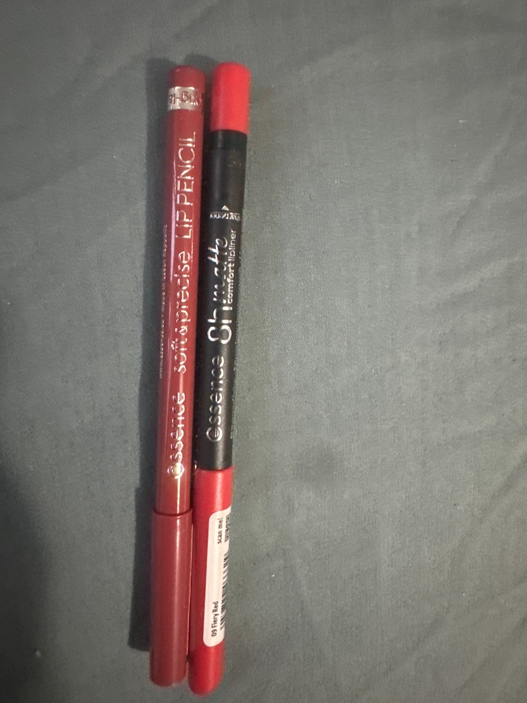 2 Essence Lipliners