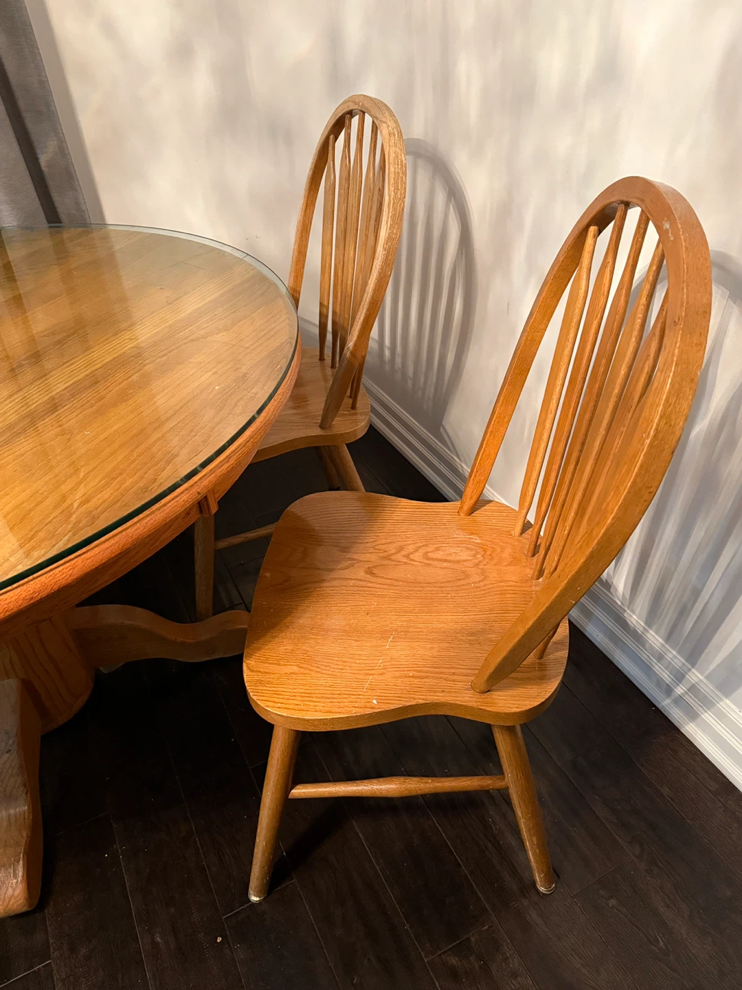 Round Oak Dining Table with Two Chairs - photo 2