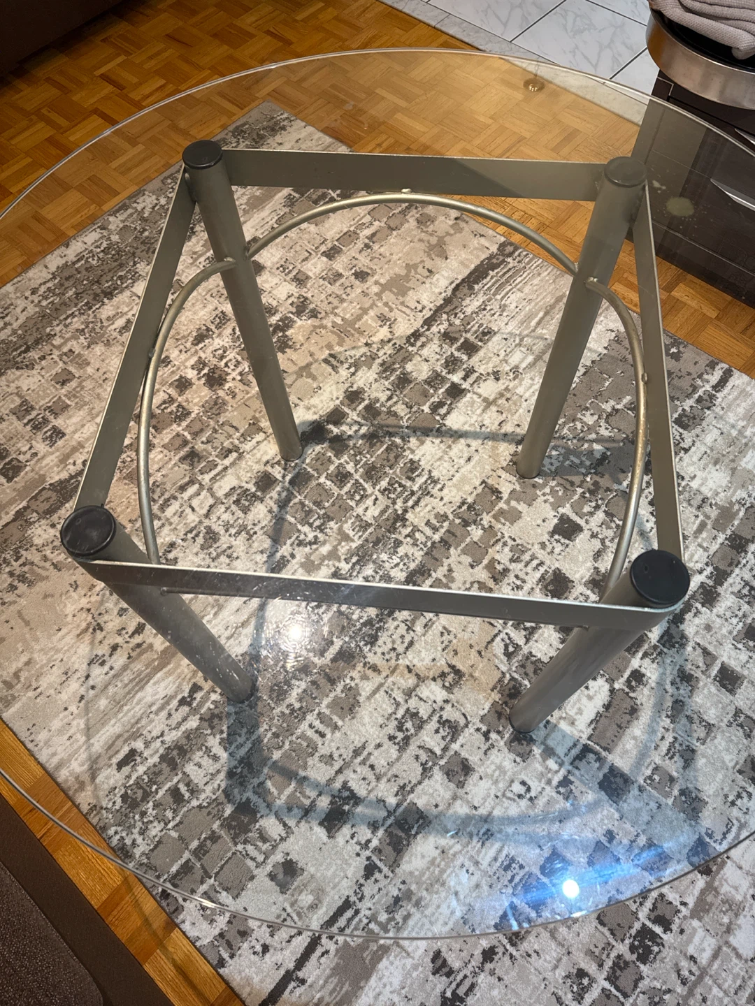 Round glass top dining table - photo 2
